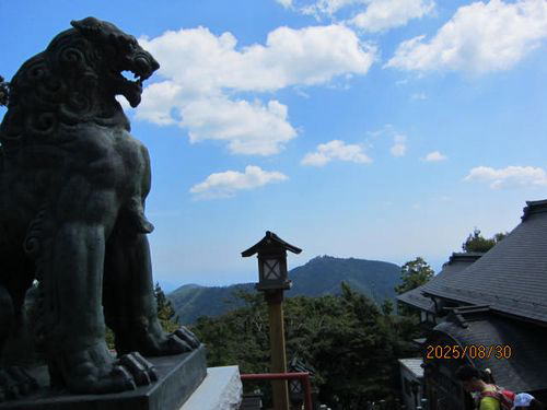 晴天と狛犬