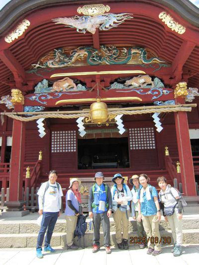 神社に参拝