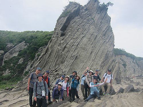 傾く絶壁